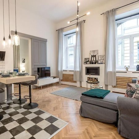 Industrial Fantasy Apartment Budapest Exterior photo